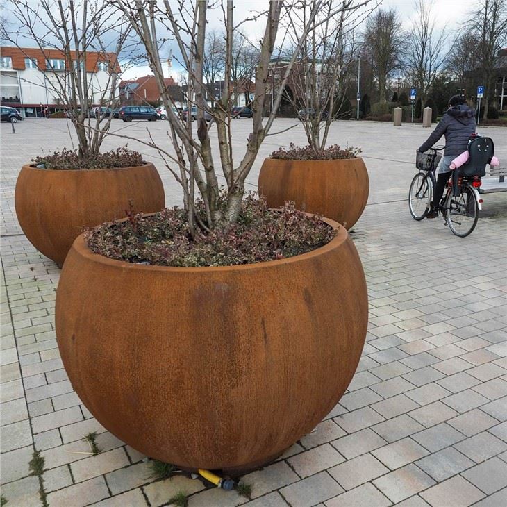 Globe-Planter1-