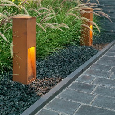 Φώτα πορείας σε Corten Steel